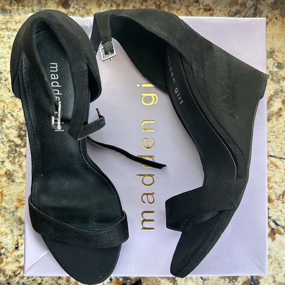 Madden Girl Black Willoow Wedge Sandals - Picture 5 of 9